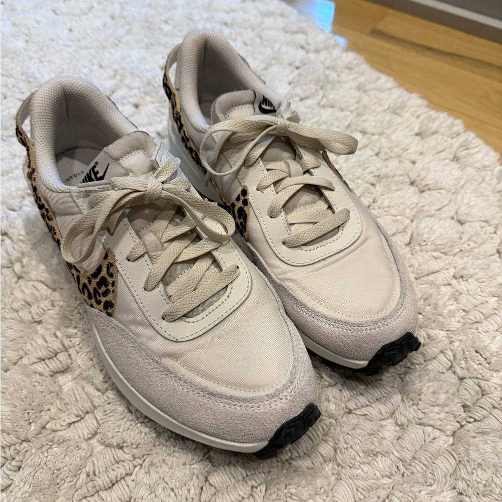 Nike Cream and Tan Sneakers Classic Design